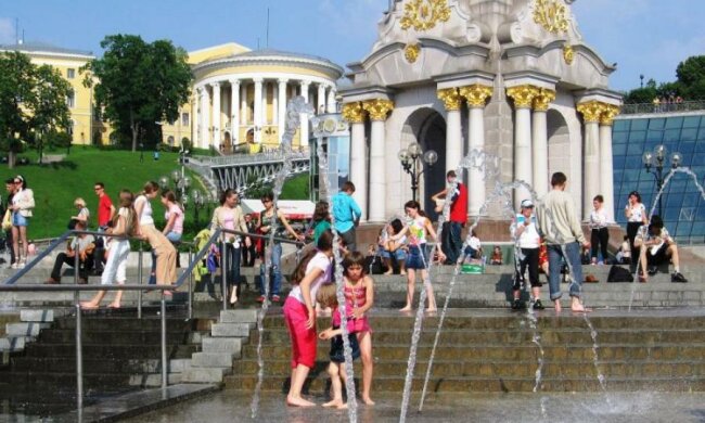 Синоптики розповіли українцям, чого чекати напередодні літа