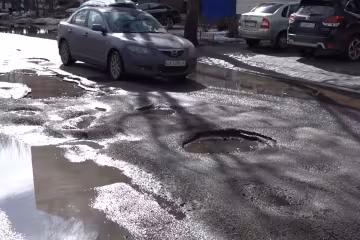 Ямы на дорогах. Фото: скрин youtube