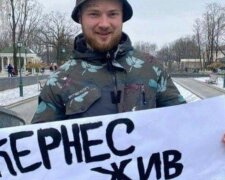 Харків'янин з покійним Кернесом на лобі продовжує "прославлятися", городяни обурюються: "Загострення?"