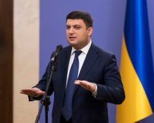 Гройсман, де дороги: українці показали прем'єру наймальовничіші ями України