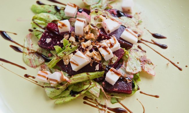 Рецепт для настоящих гурманов: винегрет с апельсином и козьим сыром