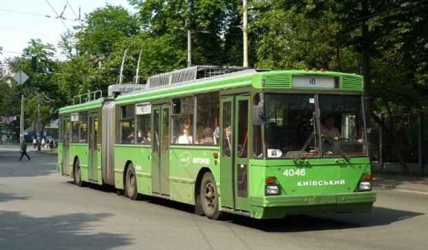 Транспортный скандал в столице: оболонцам подменили новые троллейбусы старыми