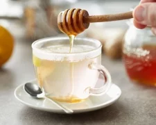 Вода з медом. Фото Healthline