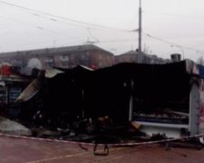Вранці в Києві горіли МАФи (фото)