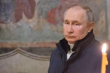 Владимир путин на Сочельник в соборе, кадр из видео