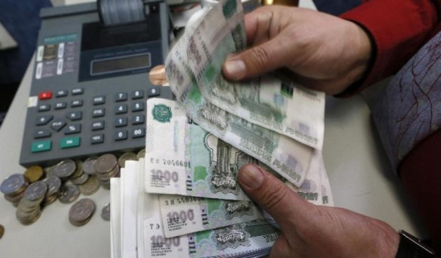 Турчинов назвал «приятной мелочью» сегодняшнее падение рубля