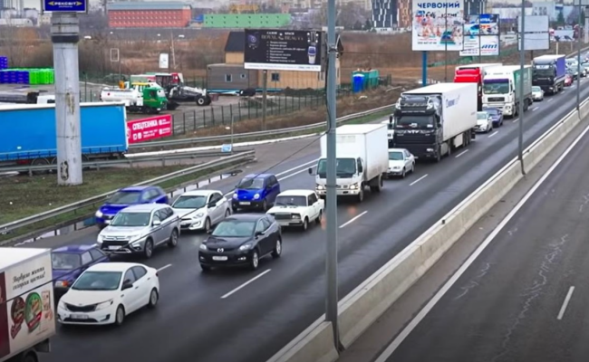 Затори на в'їзді до Києва, скріншот: YouTube