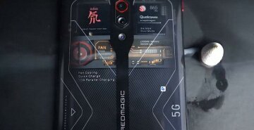 Nubia Red Magic 5G Deuterium Transparent Edition