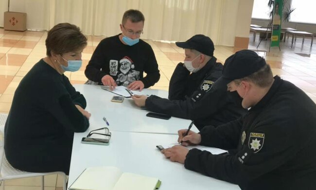 Кандидатка у мери Хмельницького заявила про погрози, фото з Фейсбук