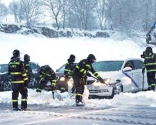 Європу накрило снігом: як у них справляються з негодою