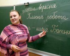 Украинским учителям повысят зарплату, кому и на сколько