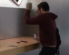 Поганий сервіс: француз розтрощив магазин Apple