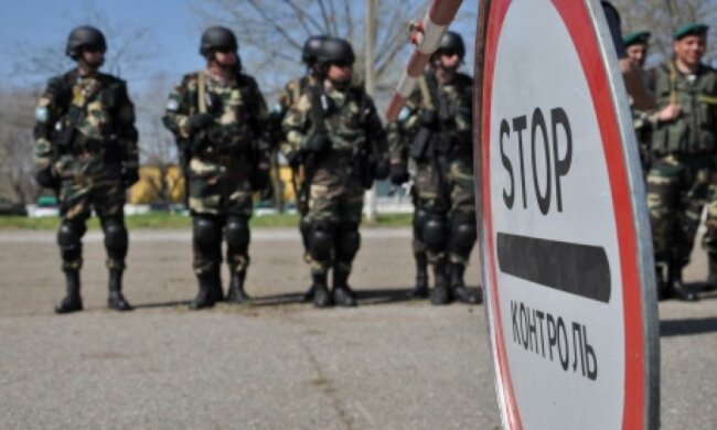 Українського прикордонника зловили на хабарі за виїзд з Криму