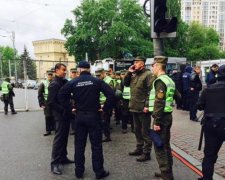 День Перемоги: блокування офісу ОУН та "паради" в Донецьку