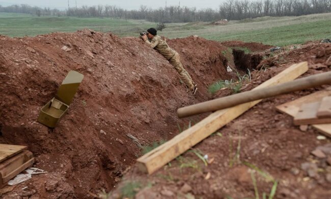 В Золотом вывесили российский флаг: что происходит в зоне разведения сил, видео