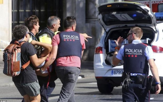 Первые секунды после теракта: в сети появились жуткие кадры из Барселоны