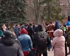 В Харькове "голые" и голодные студенты объелись блинов и хотят сжечь женщину