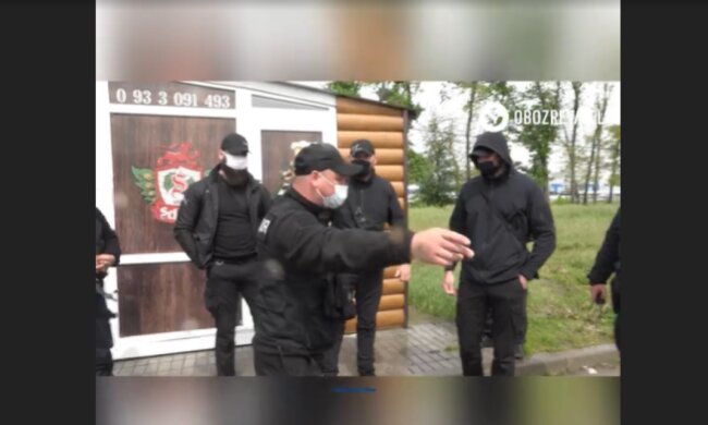 "Титушки", взрывы и депутатская "крыша": как рейдерили рынок "Столичный"