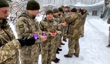 Вифлеємський вогонь миру передали командуванню операції Об’єднаних сил, скріншот