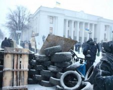 Люди в черном заполонили Киев: в столице неспокойно