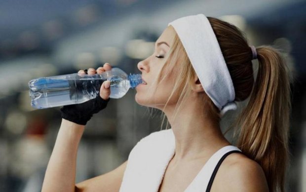 Як склянка води зранку повністю змінить ваше життя