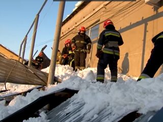 У Львові обвалився дах через сніг: Facebook ДСНС Львівської області