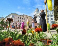 У Чернівцях задзвонили дзвони на честь героя - загинув, рятуючи бойових побратимів