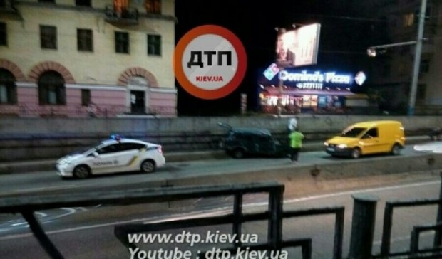 ВАЗ не розминувся з бетонозмішувачем у Києві: є постраждалі