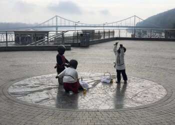 Киев, Почтовая площадь, памятник, фото из соцсетей