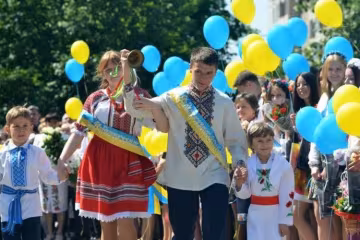 Останній дзвоник: яскраві та оригінальні привітання у віршах