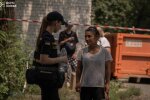 Рятувальники ДСНС на місці ракетного удару в Дарницькому районі Києва