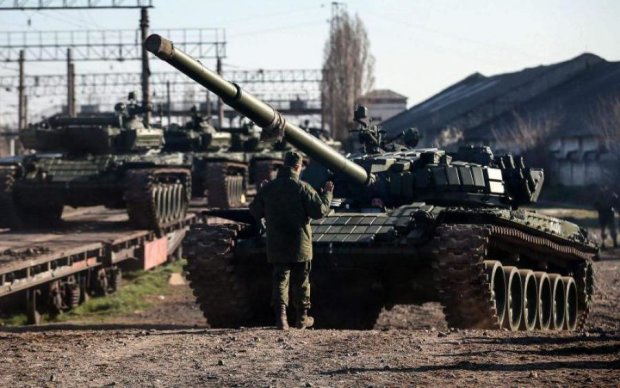 Путін перекидає десятки танків до українського кордону