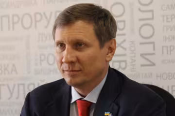 Спакувати всіх міністрів у поїзд: Шахов розповів, як заставити уряд думати про українців