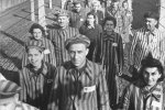 Фотограф оживила чорно-білі знімки в'язнів Освенциму. Побачене розриває серце на шматки