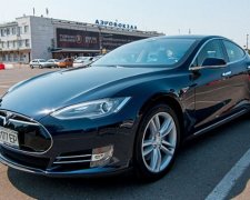 Электрокар  Tesla Model S можно взять напрокат в Одессе (фото)