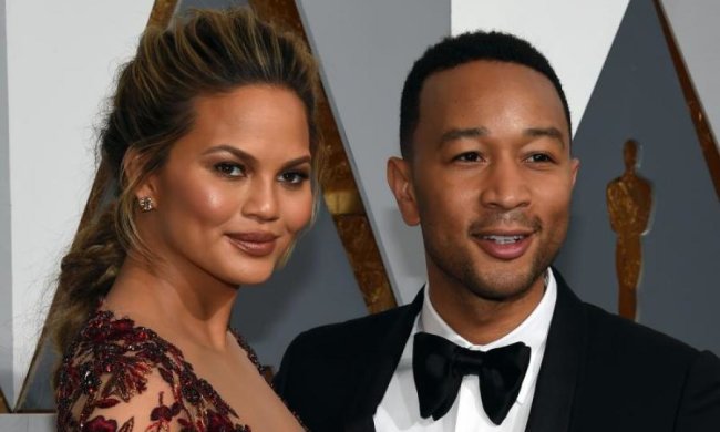 Известный певец показал голую жену всему миру и довольный