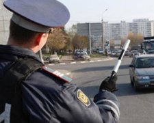 Кандидат у депутати міськради Маріуполя наїхала на міліціонера