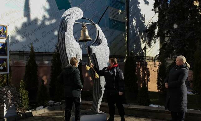 Черновчане почтили память героя Украины, слезы рекой: "В День Соборности уснул навсегда"