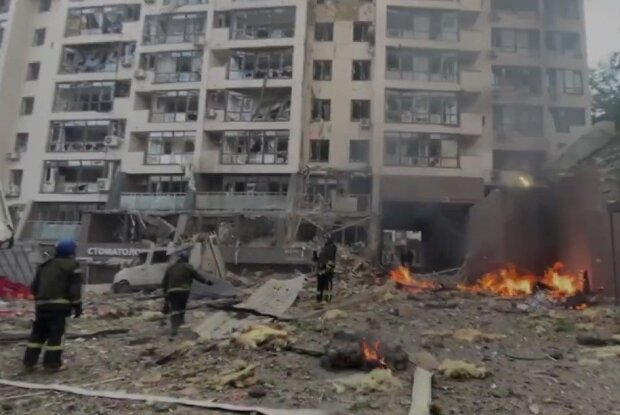 Обстрелян дом в Киеве. Фото: скриншот ГСЧС