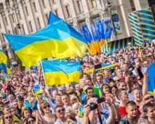 Погода на вихідні: прогнози синоптиків невтішні, половина країни буде відзначати свята під парасольками