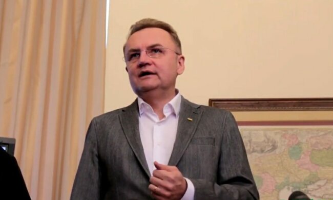 Геращенко  подловила Садового на "танцах" с Зеленским перед выборами: "Заигрывает"