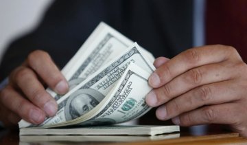 Прокуроры за взятку "отмазывали" депутата-предателя 