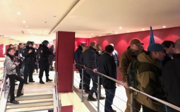 Мордобій і поліція: московських "патріотів" прорвало на показі фільму про АТО