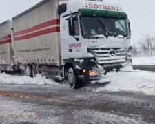 Снегопад в Украине, кадр из видео