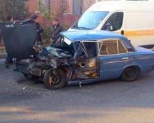 Жигуль «баку-стайл» з кавказцями зім'яло об вантажівку (фото)