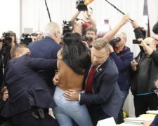 "Ти засидівся": активістка FEMEN намагалась зірвати вибори друга Путіна