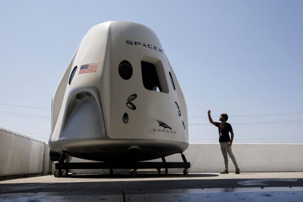 Путевки в космос теперь реальность - в SpaceX назвали дату первого туристического полета