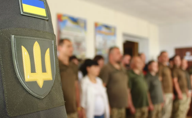 Співробітники ТЦК, скріншот: YouTube