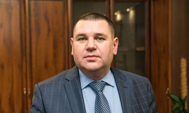 Глава миграционной службы Ивано-Франковской области бьет журналистов, чтобы не рассказывать о тайных миллионах и роскошных домах