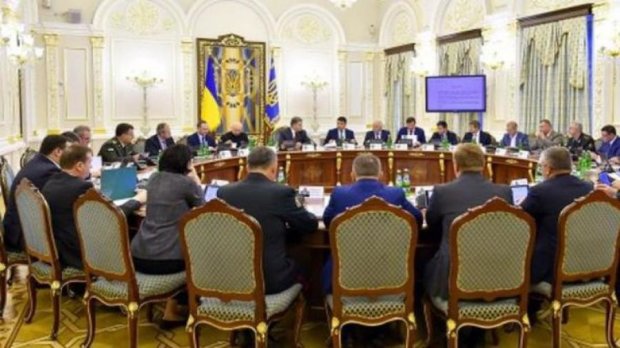РНБО заборонила ввозити товари на окупований Донбас